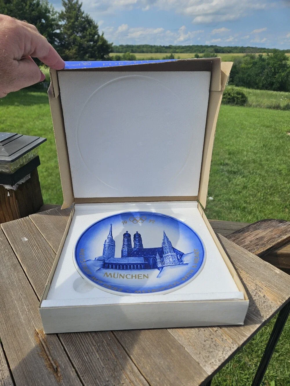 VINTAGE 1972 MUNICH OLYMPICS PLATE GOEBEL GERMANY MUNCHEN 3d EFFECT BLUE W/ BOX
